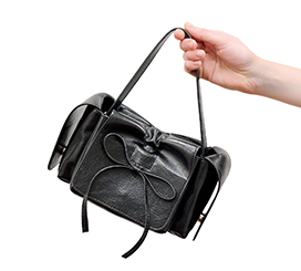 Siyah Fiyonklu Çanta